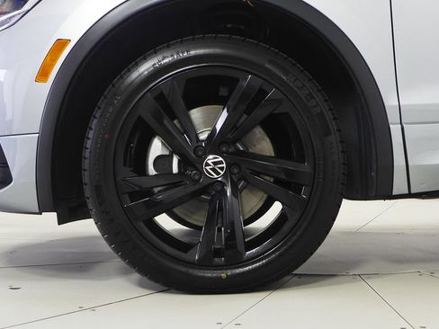 Certified 2023 Volkswagen Tiguan SE R-Line FWD image 5