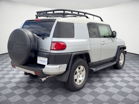 Used 2007 Toyota FJ Cruiser 2WD w/ Upgrade Pkg 2 image 9