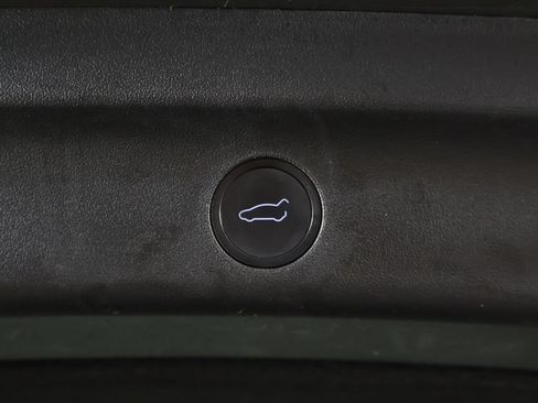 Used 2022 Tesla Model Y Long Range AWD/4WD image 22