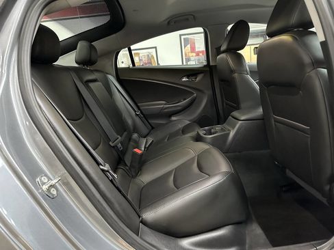 Used 2018 Chevrolet Volt LT w/ Comfort Package image 15