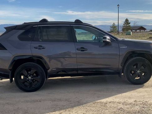 Used 2021 Toyota RAV4 XSE AWD/4WD image 9