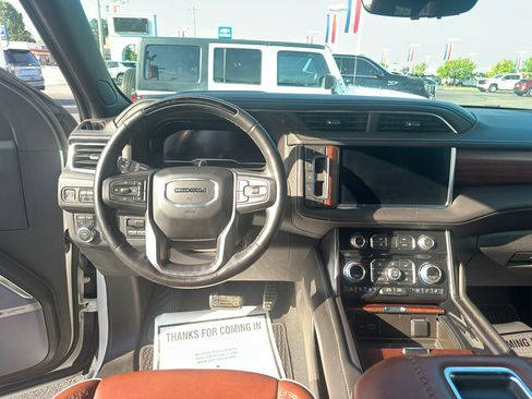 Used 2023 GMC Yukon Denali Ultimate image 16