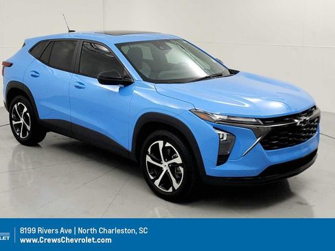 Certified 2024 Chevrolet Trax RS w/ Sunroof Package FWD image 1