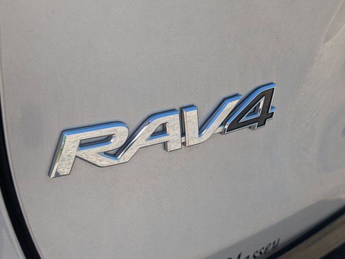 Used 2023 Toyota RAV4 XSE AWD/4WD image 6