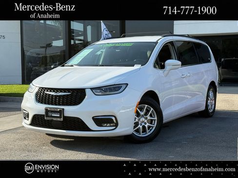 Used 2022 Chrysler Pacifica Touring-L FWD image 1