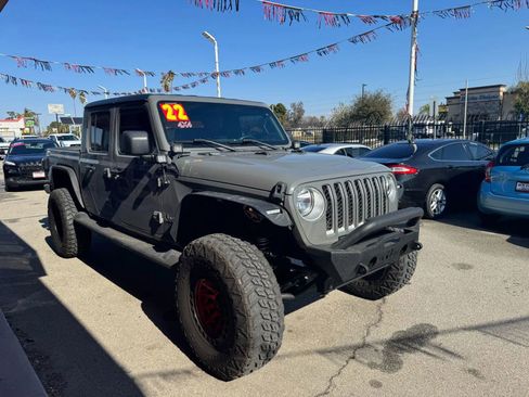 Used 2022 Jeep Gladiator Overland w/ Popular Equipment Package image 3