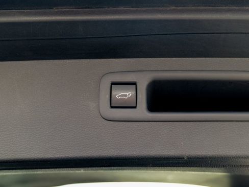 Used 2023 Toyota Highlander XLE image 57