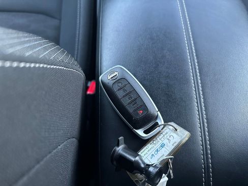 Used 2025 Nissan Pathfinder SV image 22