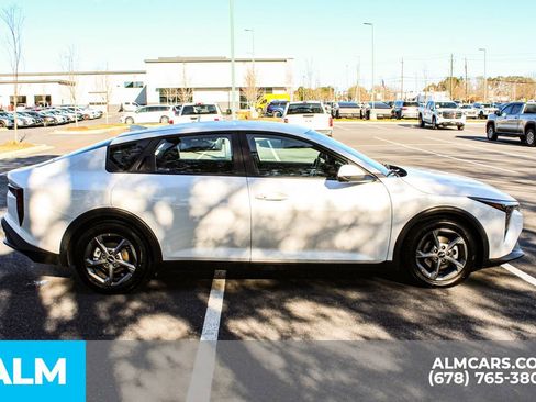 Used 2025 Kia K4 LXS image 9