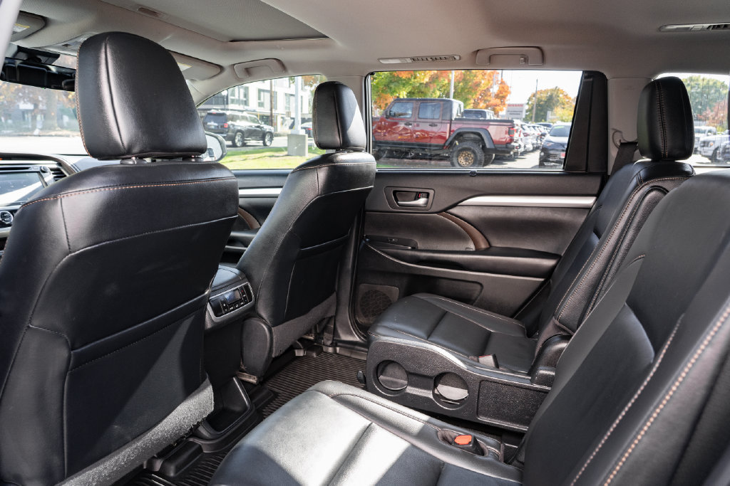 Used 2019 Toyota Highlander XLE AWD/4WD image 28