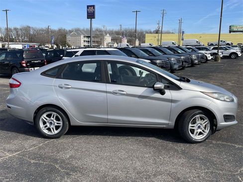 Used 2018 Ford Fiesta SE image 2