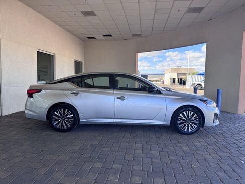 Used 2024 Nissan Altima 2.5 SV image 6