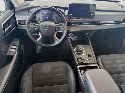 Used 2024 Mitsubishi Outlander SE image 22