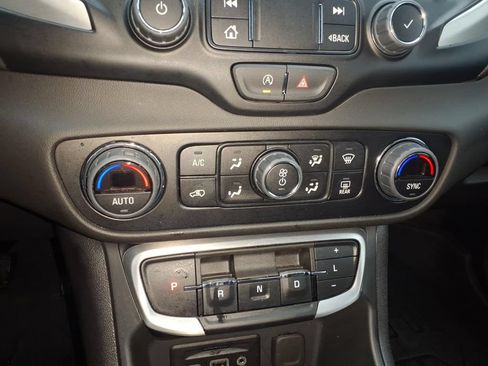 Used 2024 GMC Terrain SLT w/ Infotainment Package II AWD/4WD image 21