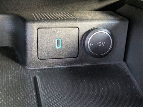 Used 2020 Ford Escape SE image 25