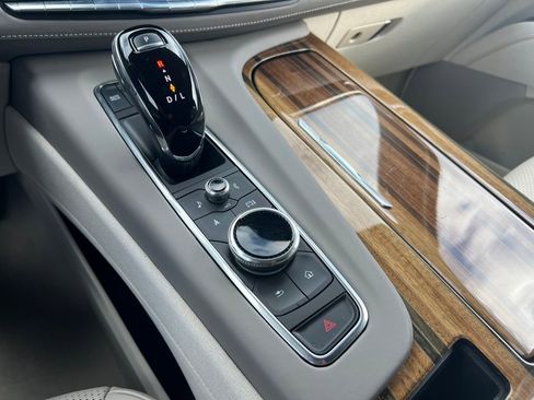 Used 2022 Cadillac Escalade Premium Luxury Platinum image 38