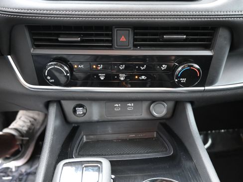 Used 2024 Nissan Rogue S AWD/4WD image 17