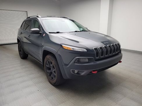 Used 2017 Jeep Cherokee Trailhawk AWD/4WD image 13