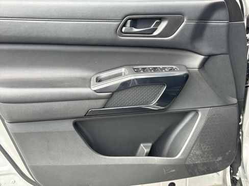 Used 2024 Nissan Pathfinder SV FWD image 23