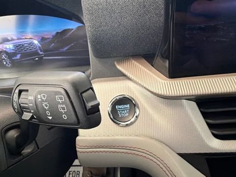 Used 2025 Ford Explorer Active w/ Active Comfort Package AWD/4WD image 24