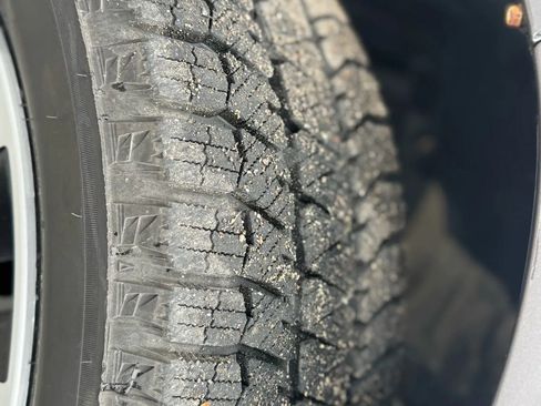 Used 2014 Toyota Camry XLE w/ Leather Package image 17