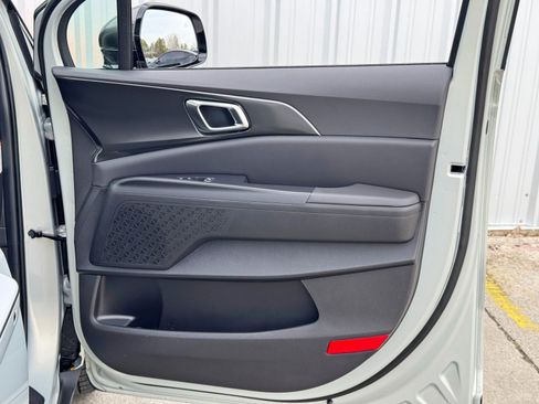 Used 2025 Kia Carnival SX w/ SX Dark Edition Package image 45