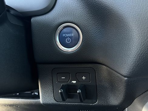 Used 2024 Toyota Tundra Limited image 30