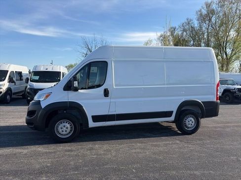 Used 2025 RAM ProMaster 2500 w/ Convenience Group FWD image 2