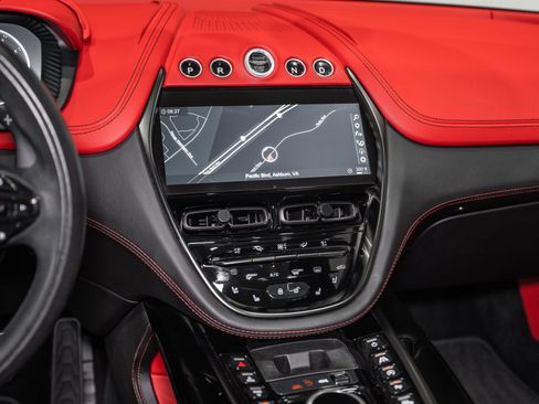 Used 2021 Aston Martin DBX AWD/4WD image 28