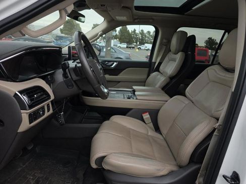 Used 2023 Lincoln Navigator L Reserve image 3