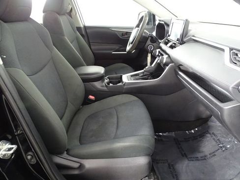 Used 2021 Toyota RAV4 LE FWD image 13