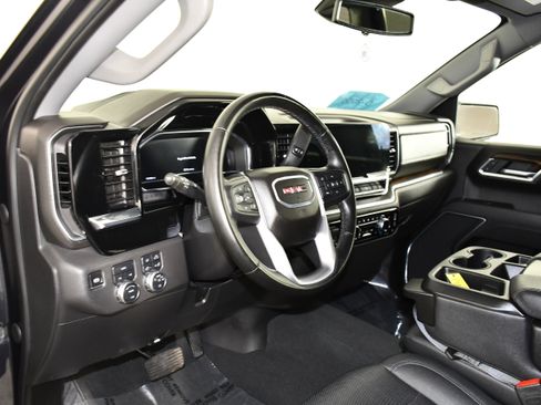 Used 2025 GMC Sierra 1500 SLT AWD/4WD image 40