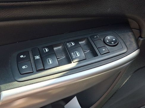 Used 2019 Jeep Cherokee Limited AWD/4WD image 27