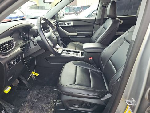 Used 2023 Ford Explorer XLT w/ Equipment Group 202A AWD/4WD image 13