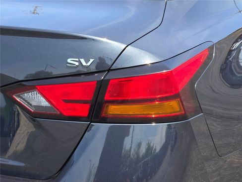 Used 2022 Nissan Altima 2.5 SV FWD image 12