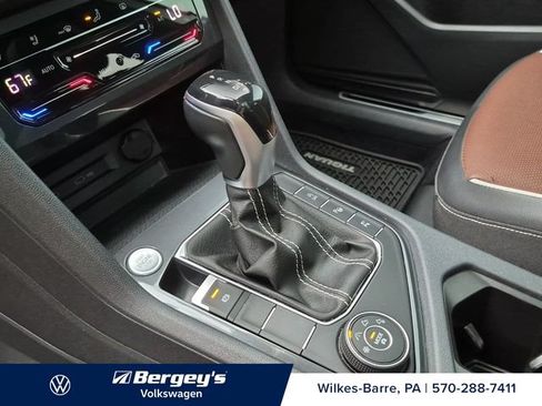 Used 2022 Volkswagen Tiguan SEL R-Line AWD/4WD image 22