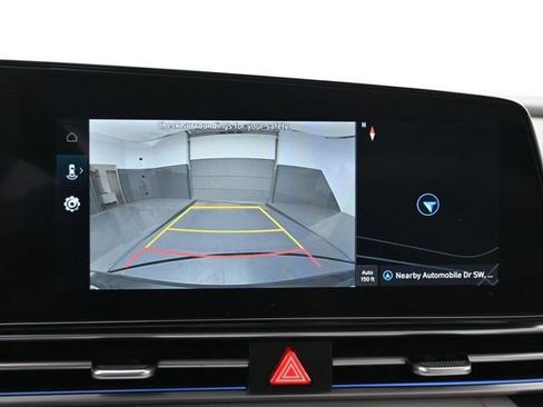 Used 2025 Hyundai Elantra Limited FWD image 19