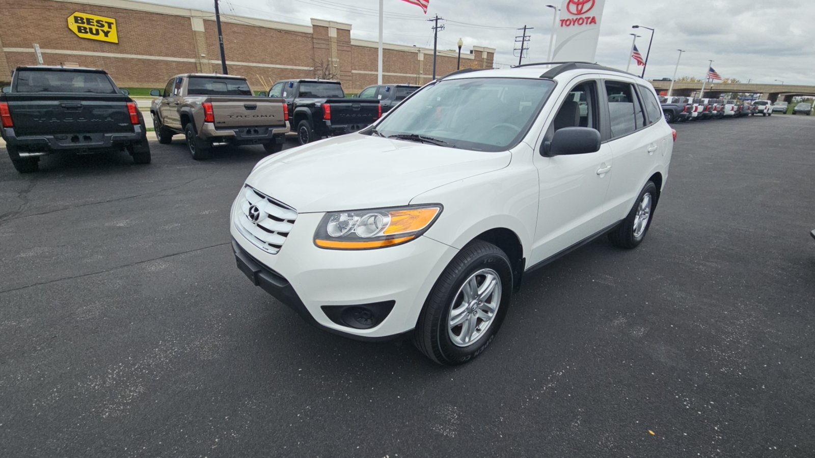 Used 2010 Hyundai Santa Fe GLS FWD image 7
