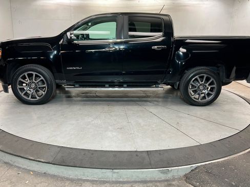 Used 2018 GMC Canyon Denali image 2