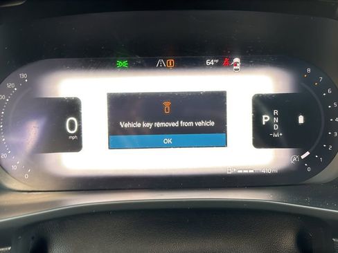 Certified 2025 Volvo XC40 B5 Plus AWD/4WD image 15