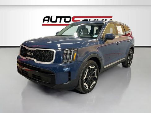 Used 2023 Kia Telluride S AWD/4WD image 3
