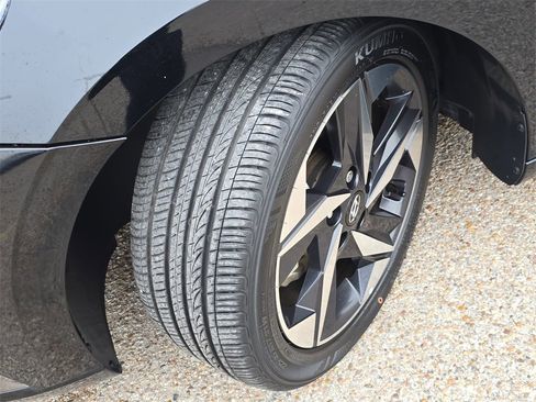 Certified 2022 Hyundai Elantra Limited image 31