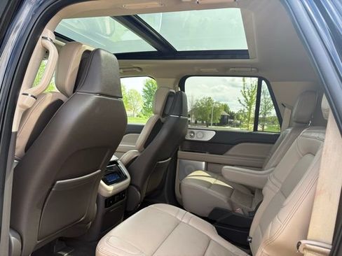Used 2022 Lincoln Navigator L Reserve AWD/4WD image 23