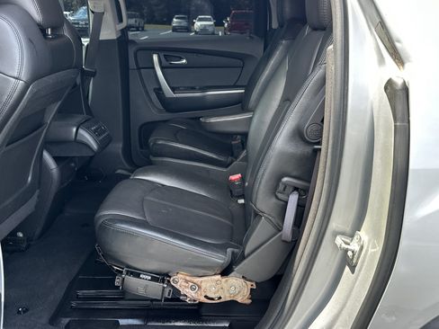 Used 2011 GMC Acadia SLT FWD image 15