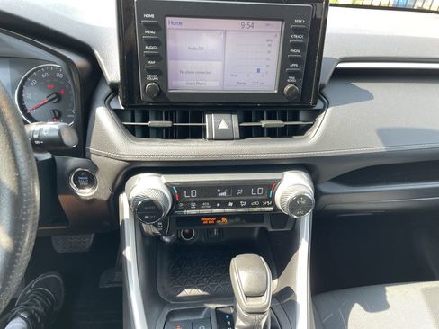 Used 2019 Toyota RAV4 XLE AWD/4WD image 18