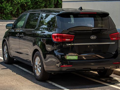 Used 2020 Kia Sedona LX FWD image 3
