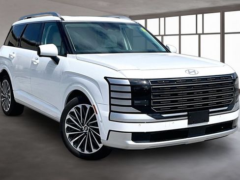 Used 2026 Hyundai Palisade Calligraphy FWD image 3