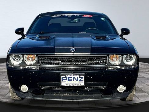 Used 2009 Dodge Challenger SRT8 RWD image 2