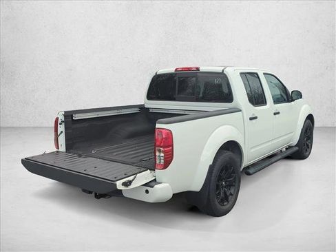 Used 2021 Nissan Frontier SV w/ Midnight Edition Floor Mats image 8