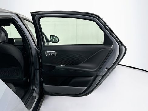 Used 2024 Hyundai Ioniq 6 SE RWD image 29